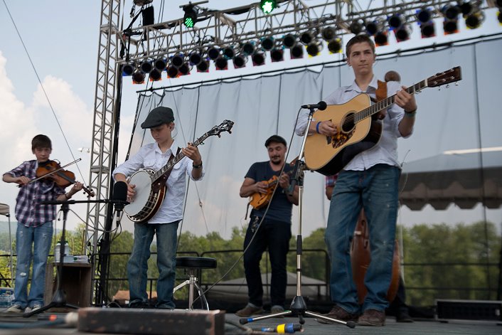 Sleepy Man Banjo Boys Sign with Moonstruck Management