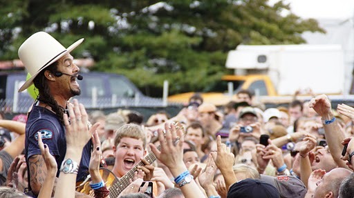 Michael Franti Releases New Video "11:59", Free Tour EP
