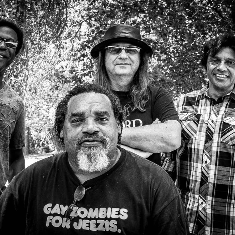 Ike Willis to tour with Micki Free