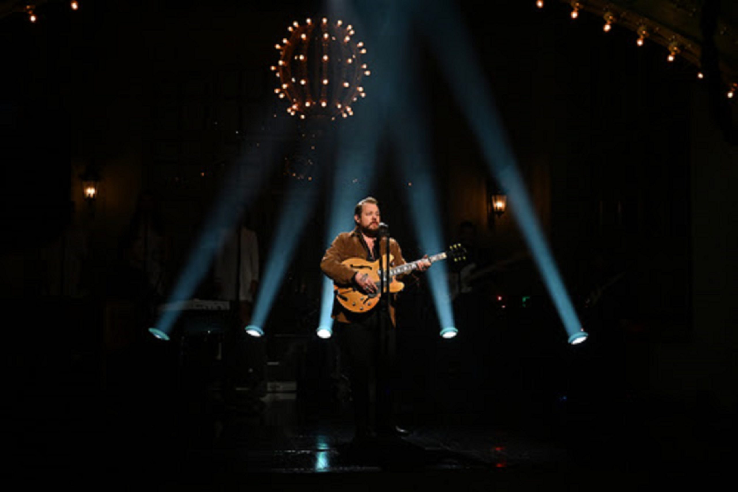 Nathaniel Rateliff debuts on "Saturday Night Live"