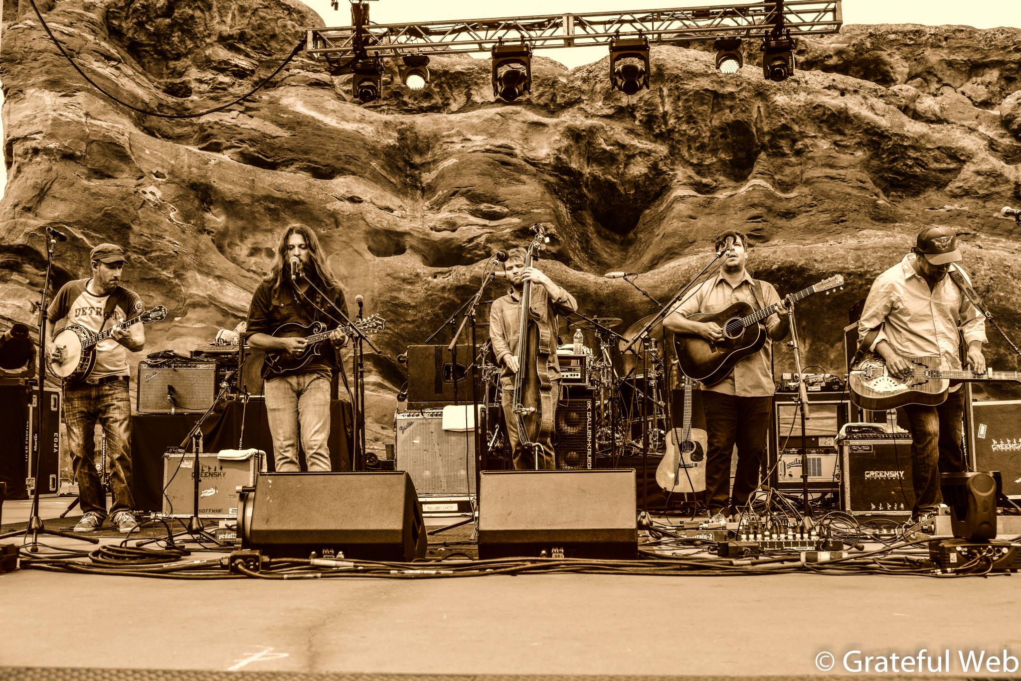 Greensky Bluegrass share new song 'Grow Together'