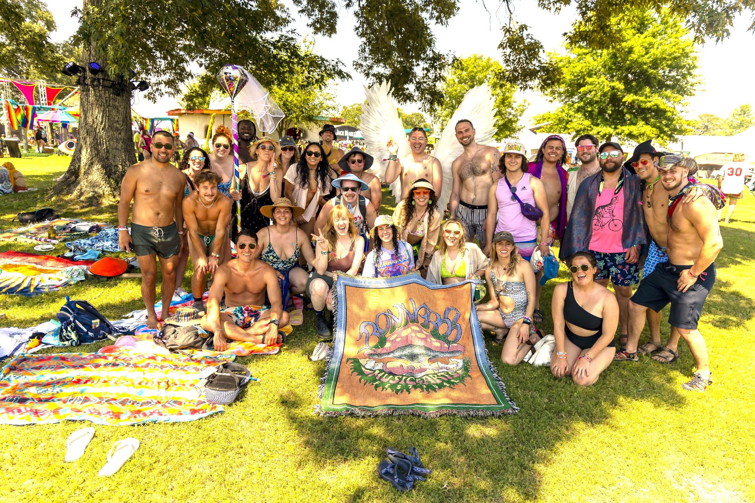 Centeroo Sizzle: Hot Acts in the Hot Sun