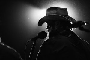 CHRIS STAPLETON WINS MALE ARTIST OF THE YEAR AT 60TH ANNUAL ACM AWARDS