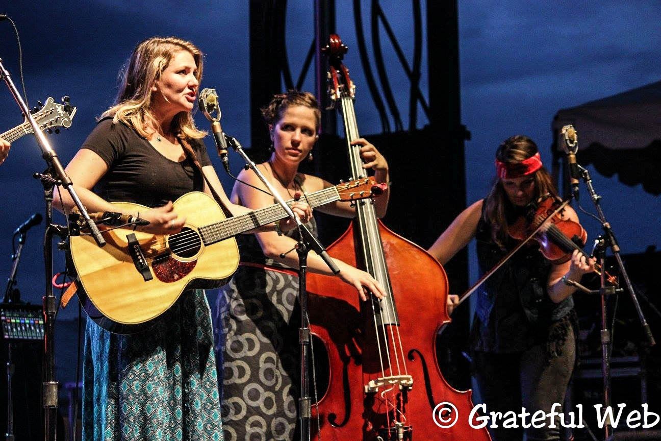 Della Mae