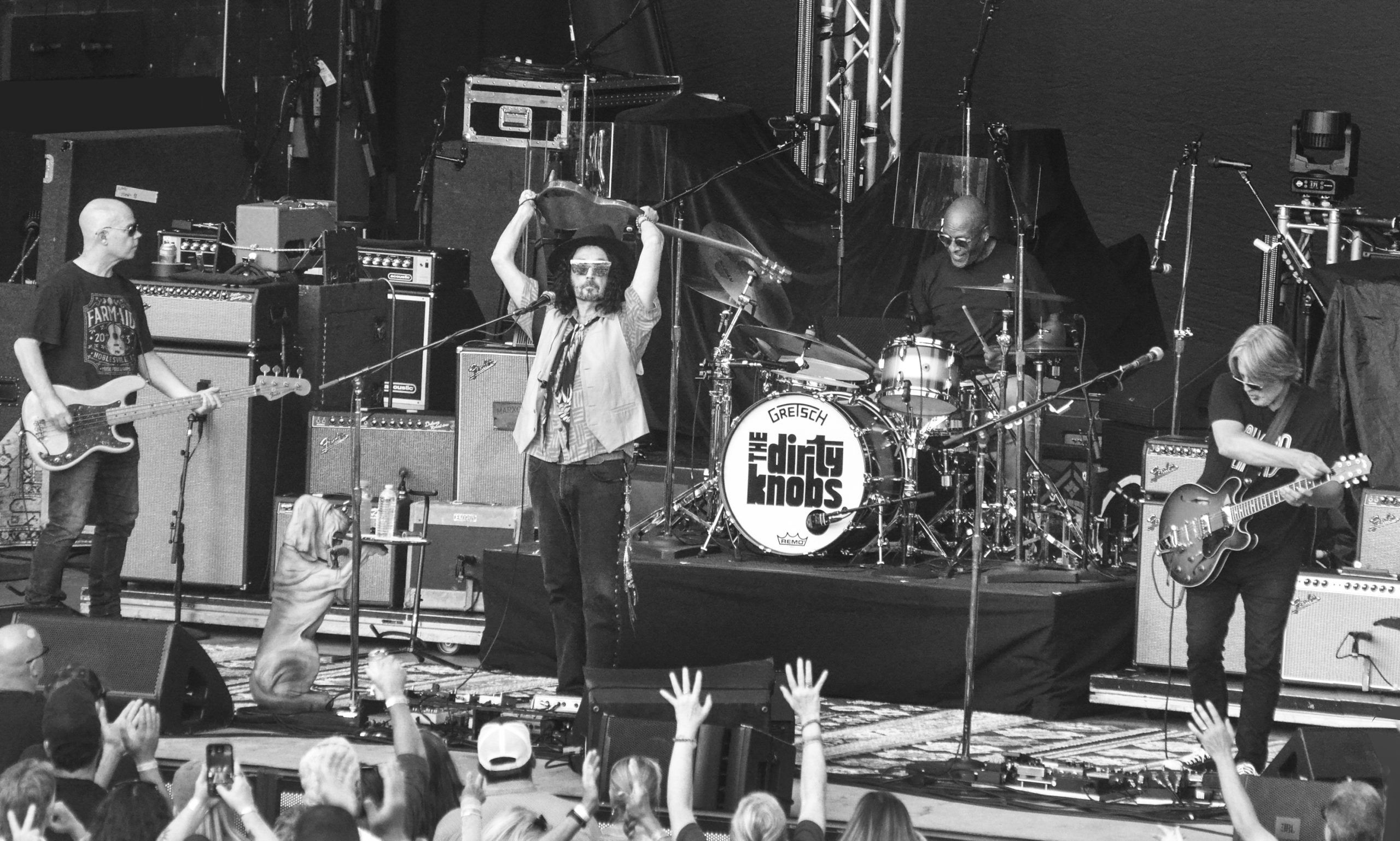 Mike Campbell & The Dirty Knobs Makin' Some Noise on 